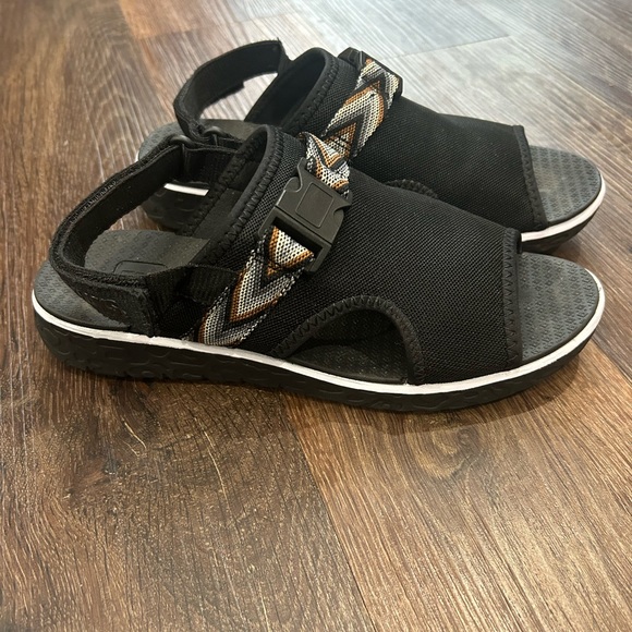 Muk Luks Size 8 Sandals - Picture 9 of 9